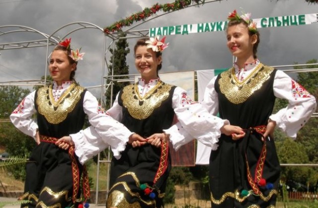 С шествие отбелязаха 24 май в Струмяни