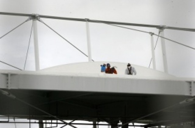 Срути се покривът на един от стадионите за Мондиал 2014