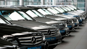 Daimler поставя спасителни стикери върху MercedesBenz