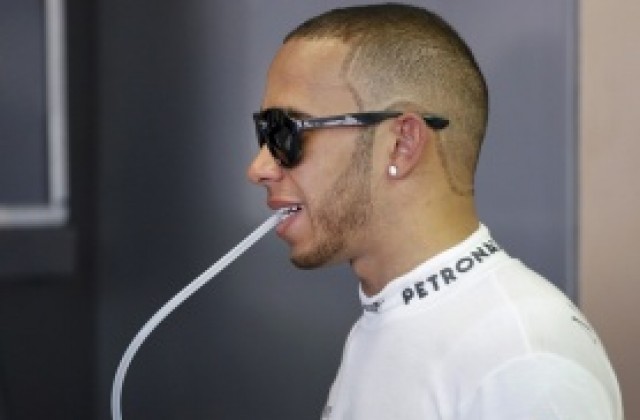 Хамилтън отвърна на удара: Като караш най-бързия болид, е лесно да говориш