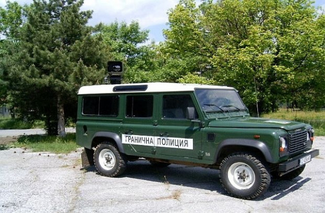 Задържаха младеж  при опит да изведе 14-годишно момиче в Гърция