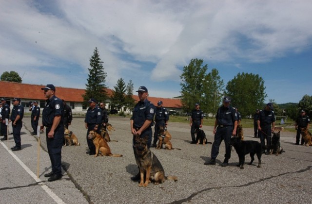 Търсят най-добрия водач на полицейско куче