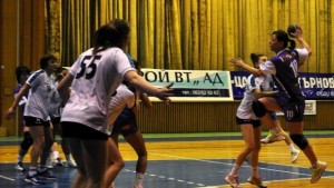 Хандбалистките пак биха Бъки една победа ги дели от пета