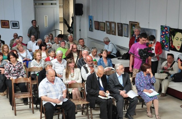 Поетите се поклониха пред Ботев