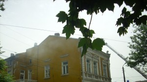 Горя необитаема къща до Математическата гимназия