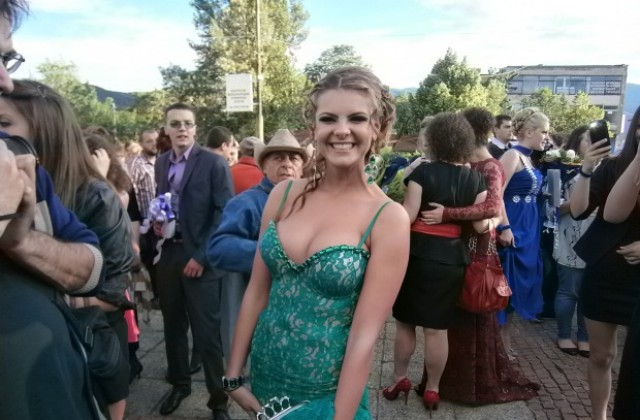 Виж Тема в снимки: The best- Абитуриентски балове в Кюстендил 2013 г.