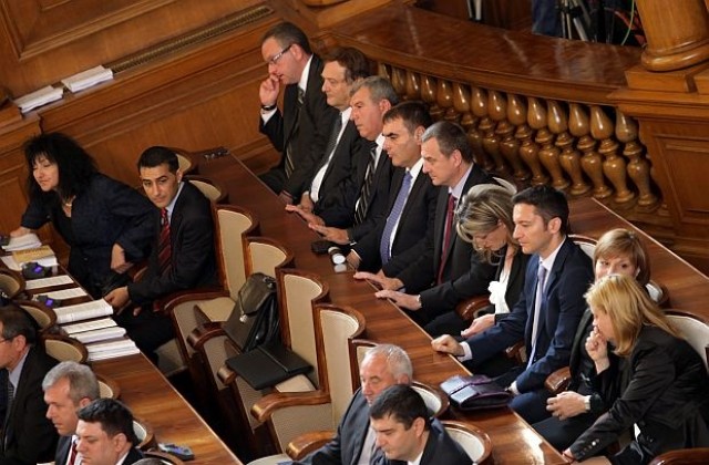 Файненшъл таймс: Българският парламент гласува българският Марио Монти да оглави правителството