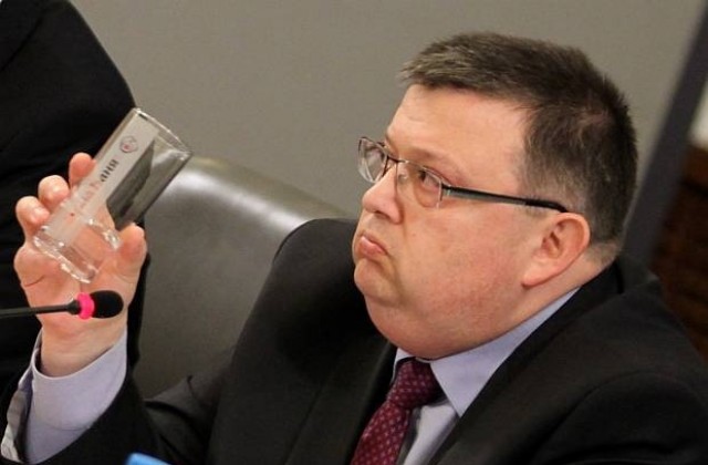 Главният прокурор отрече да е ходил с Пеевски при Цветанов
