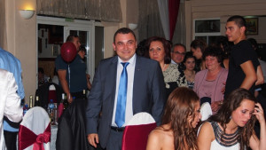 Абитуриенти получиха пететажна торта от видинския кмет