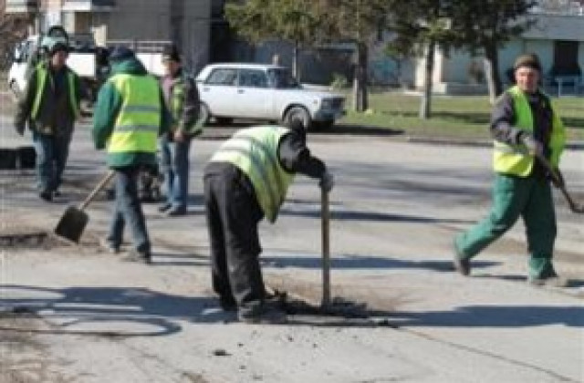 В община Омуртаг обновяват възлови пътища
