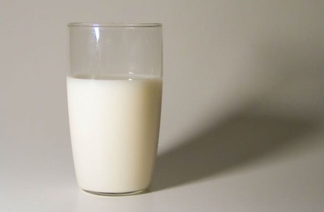 Две чаши мляко на ден за децата