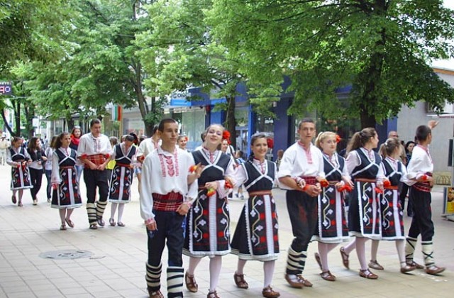 Закриват етнофестивала с ден, посветен на българските традиции
