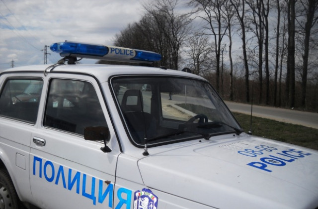 Пияна шофьорка обърна колата си в канавка