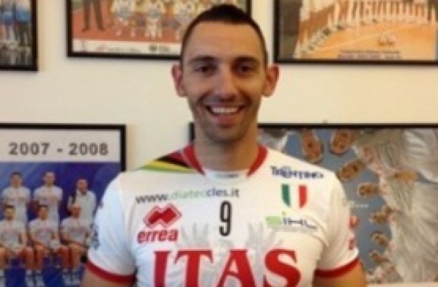 Николай Учиков пропуска мачовете с Франция