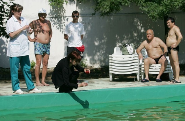 Отварят столичните къпални