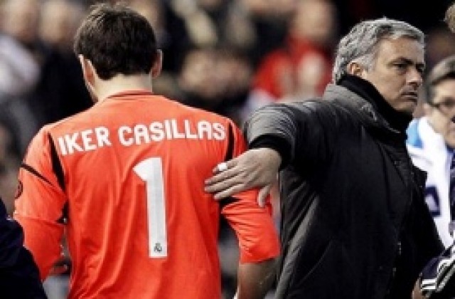 На прощаване: Моуриньо забива Касияс на трибуните срещу Осасуна