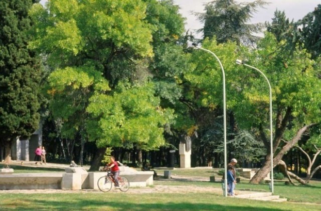 Свободен пазар "Споделено детство" ви очаква на Аязмото