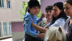 Хипотерапия в дневен център Св Стилиян детепазител