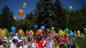 Децата на Добрич празнуват