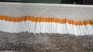 60 000 къса заготовки и насипен тютюн откриха у двама
