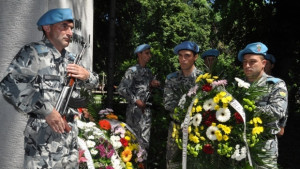 Отдаваме почит на Ботев и загиналите за свободата на България