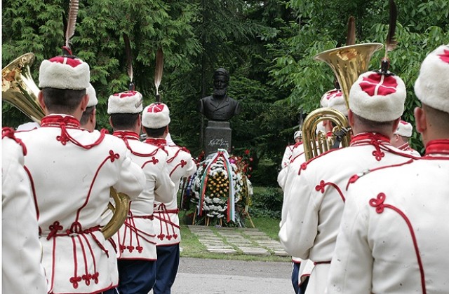 България почита паметта на Христо Ботев