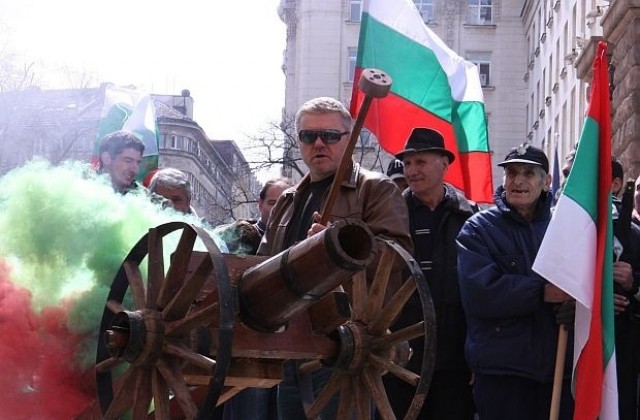 Протести против правителството на Орешарски