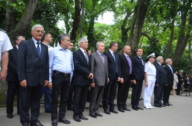 Политически противници сведоха заедно чела пред Ботев