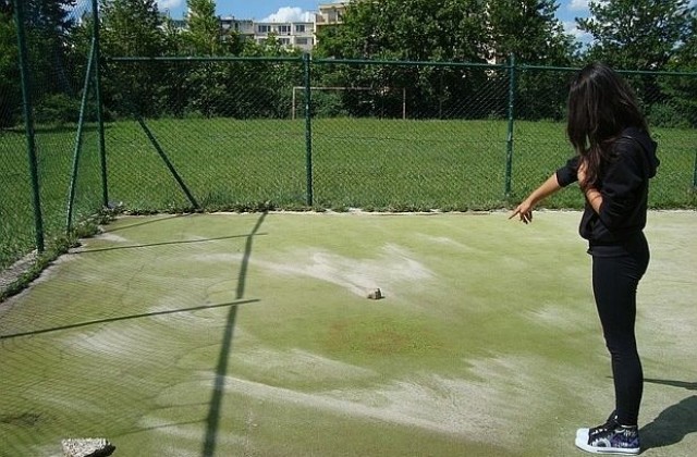 Комисия проверява училищните дворове в Търново заради инцидента със загиналото дете