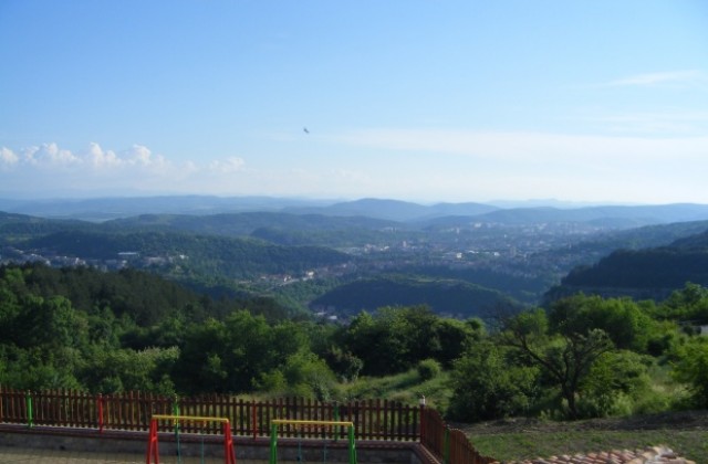 Слънчево, следобед отново ще превалява