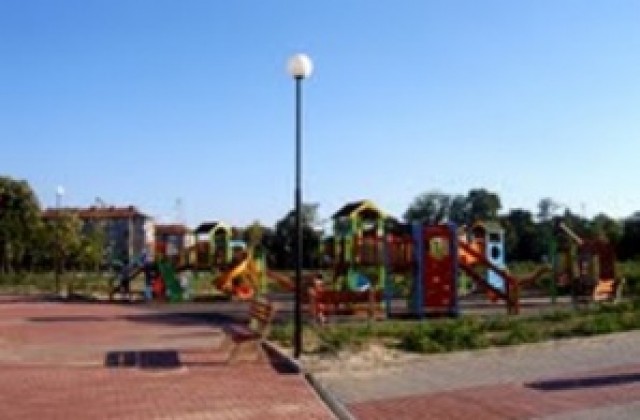 Проверяват безопасността на спортните съоръжения в Севлиево