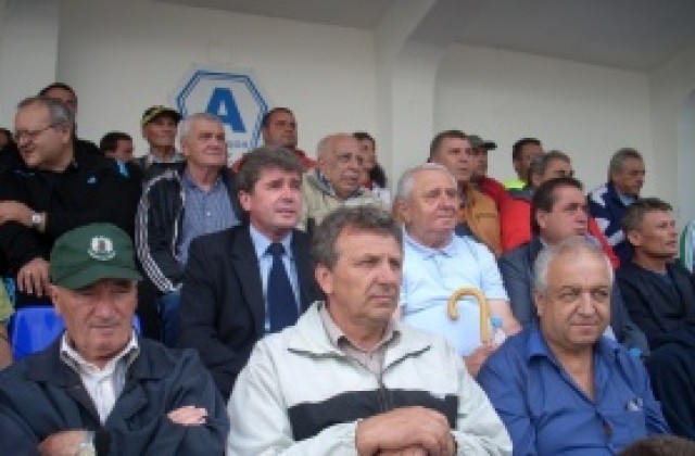 Румънски милиардер: Ще дадем наши футболисти на Академик Свищов, финансирането е въпрос на разговори