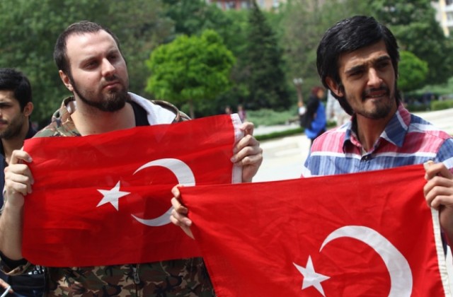 Турски студенти у нас поискаха оставката на Ердоган