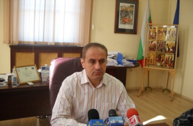 Кметът на Кюстендил иска намаляване на минималния осигурителен доход за фирмите в районите, външни граници на ЕС
