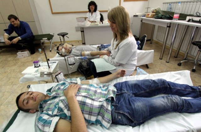 Събраха достатъчно кръв за пострадалия в катастрофа Александър