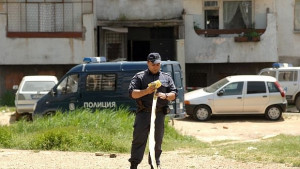 Дете скочи от 6ия етаж в Ямбол било държано гладно