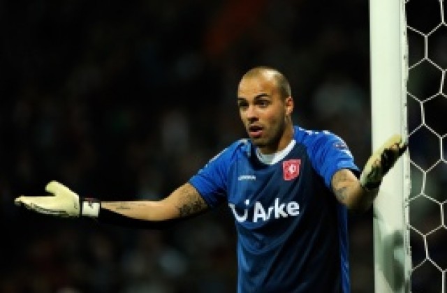 В Холандия: Трансферът на Стекеленбург е лоша новина за Ники Михайлов