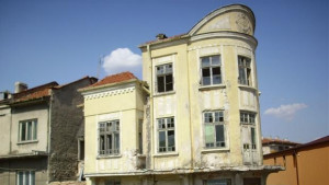 Общината дава срок на собственици да съборят опасни сгради