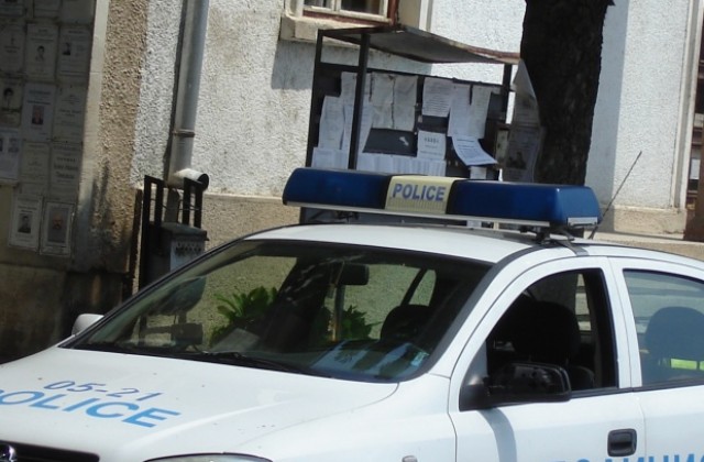 Полицията в Стара Загора прибра в ареста мъж, получил пратка с наркотици