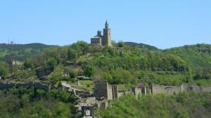 След 620 години отслужват литургия на Царевец за Спасовден