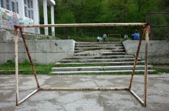 Проверяват детските площадки и в Габрово