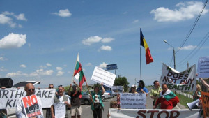 Българи и румънци протестираха заедно срещу шистовия газ