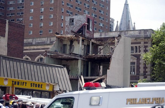 Жена загина, а 13 души са ранени при рухване на сграда във Филаделфия