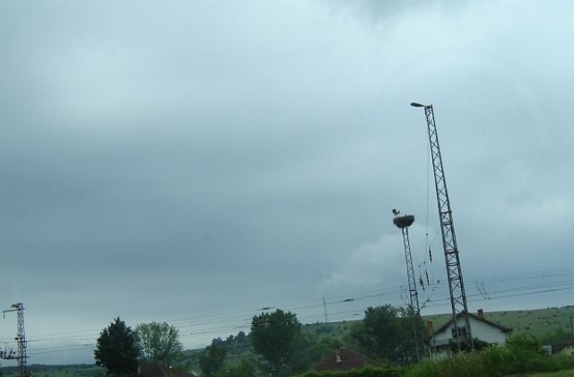 Остава хладно за юни