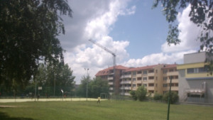 30метров кран опасно виси над спортна площадка във В Търново