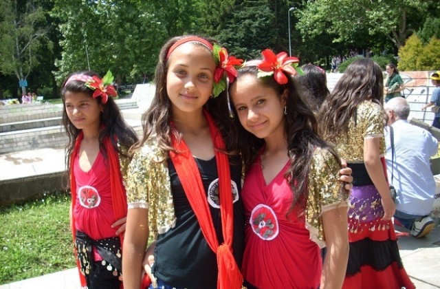 Над 1400 участници събира десетият ромски фестивал Отворено сърце