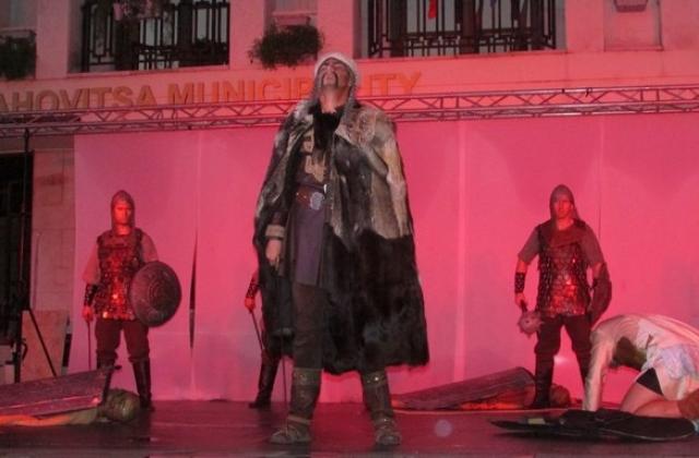 Исторически сцени и горещи танци в центъра на Г. Оряховица