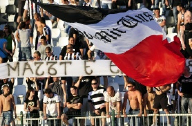 Феновете на Локо Пд разделени за Коко Динев, част от тях ще го молят да се върне