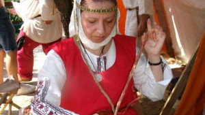 Средновековен панаир показва рицарски битки и напива с медовина
