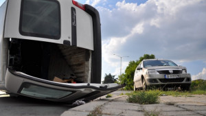 Двама шофьори ранени след тежки катастрофи